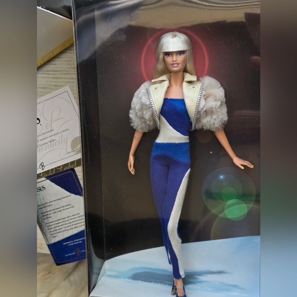 RARE Versace Barbie 2004 Gold Collectors Doll! - Picture 4 of 16